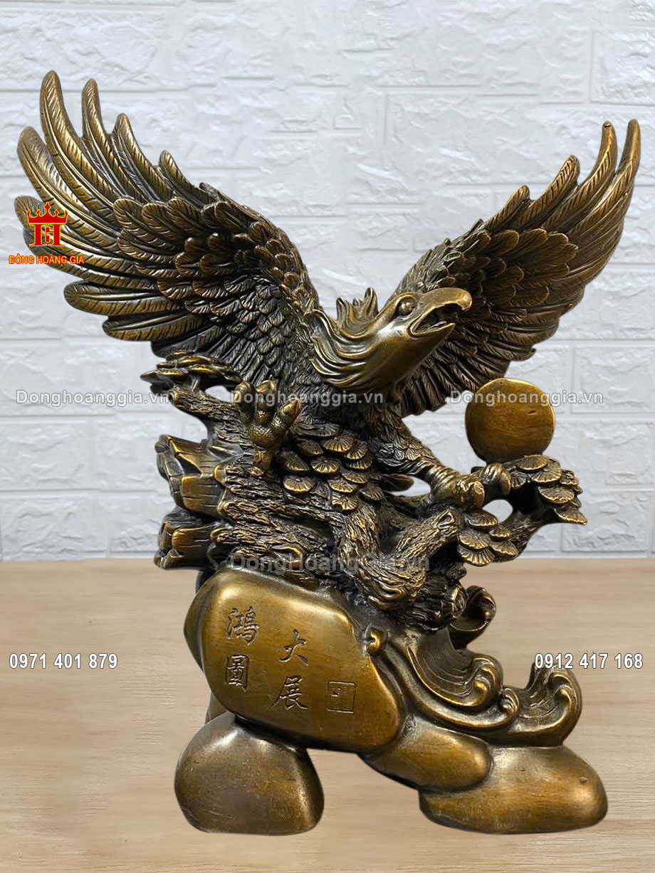 Tượng Đại bàng tung cánh được đúc hoàn toàn thủ công tinh xảo